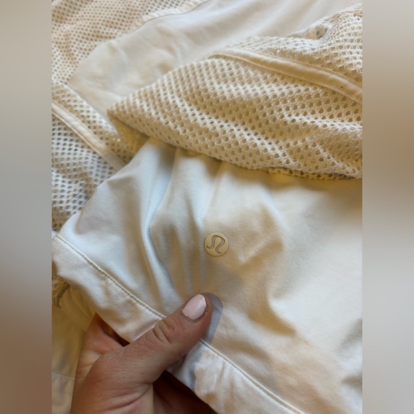 Lululemon Catch A Breeze Pullover White Size 10 - Picture 3 of 4